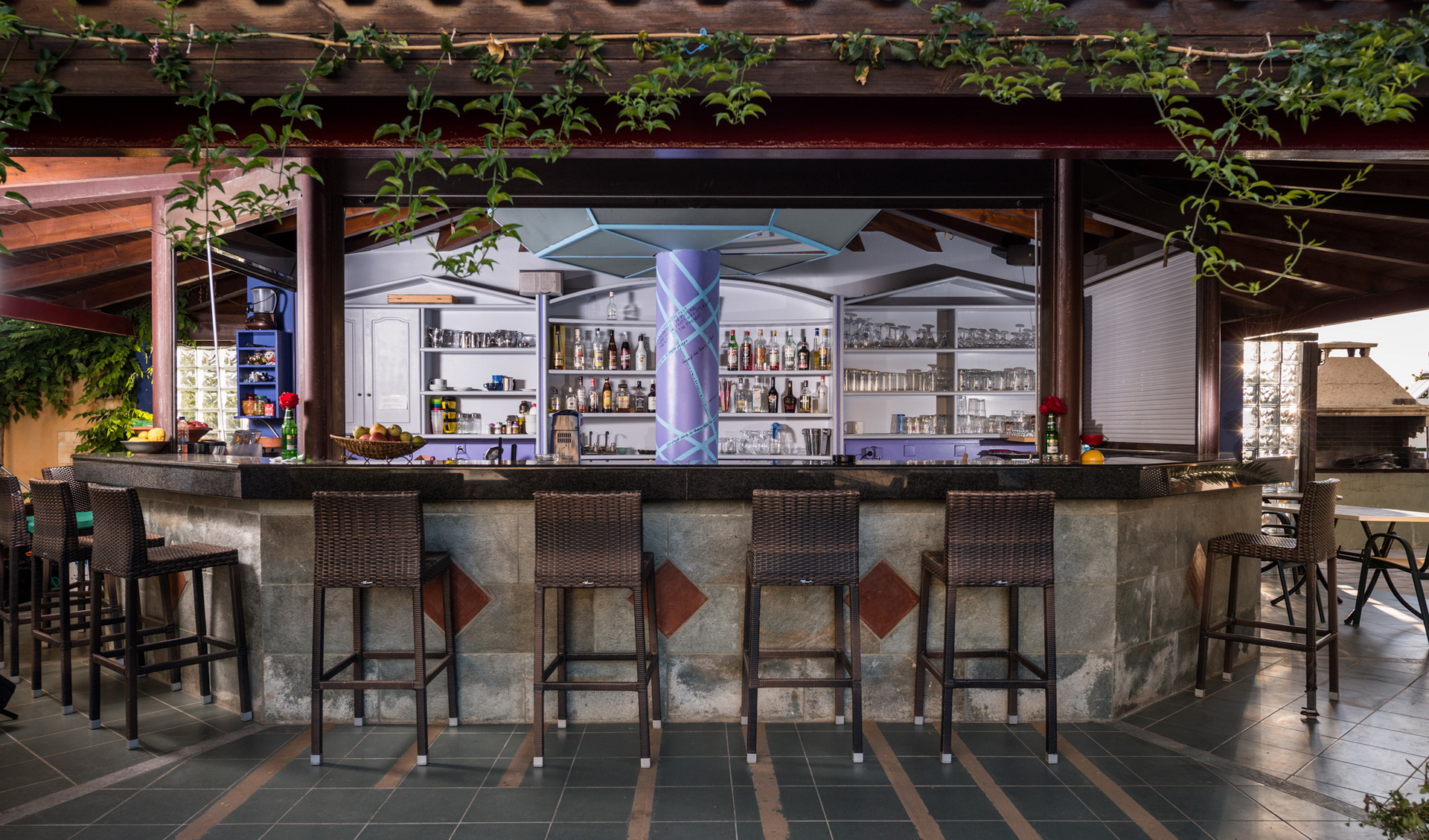 Evenings and pool bar – Nireas Hotel