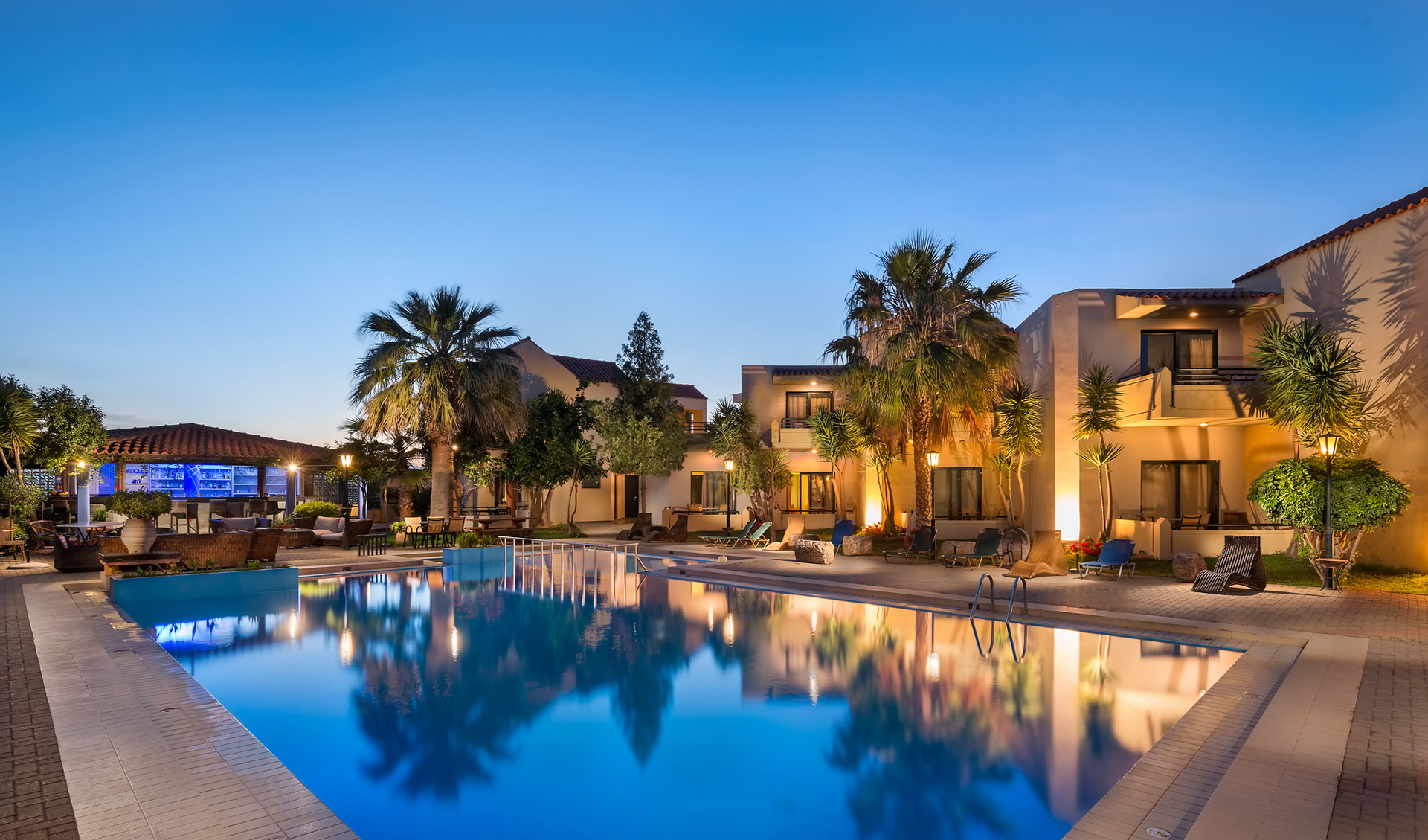 Evenings and pool bar – Nireas Hotel