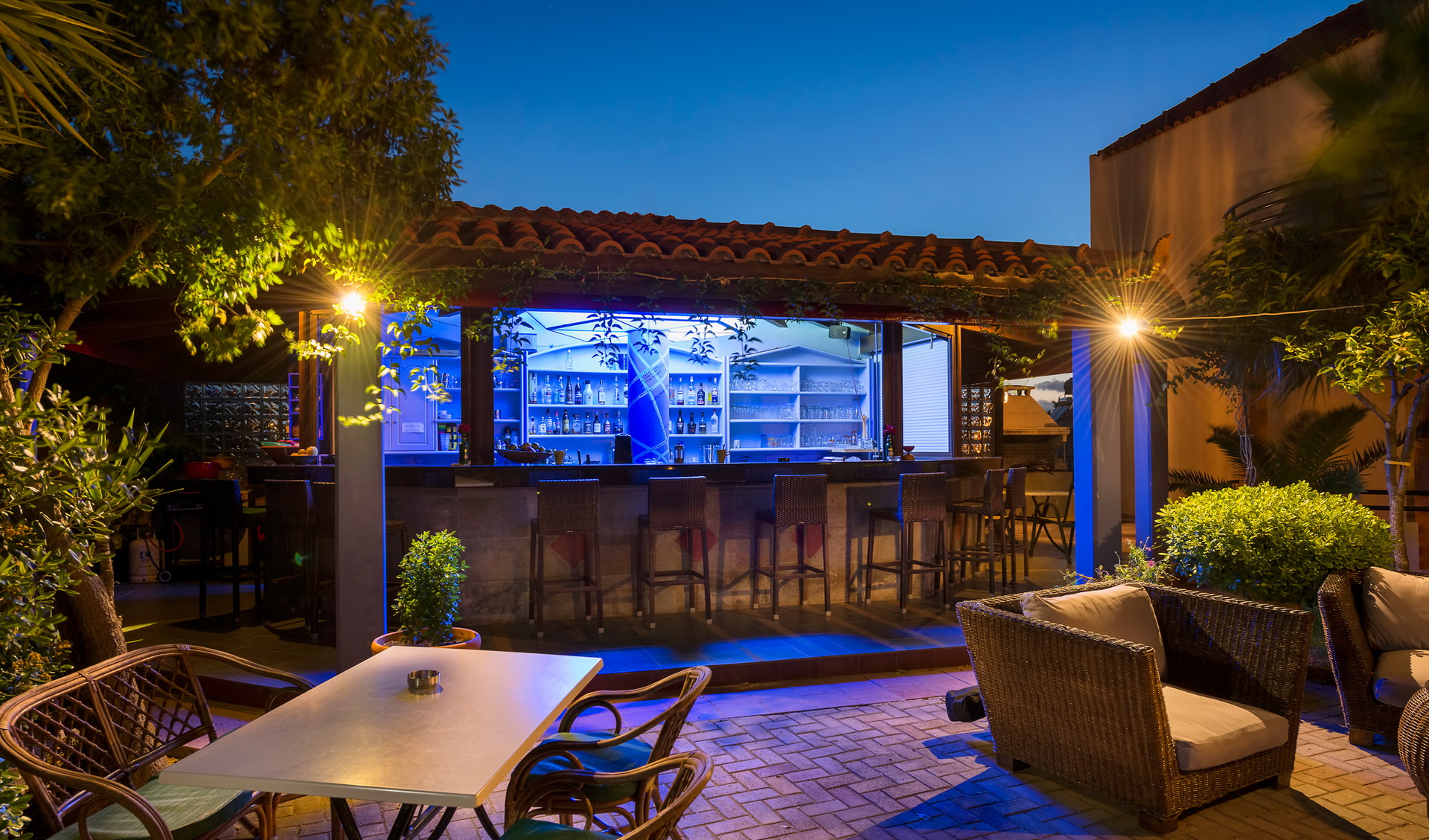 Evenings and pool bar – Nireas Hotel