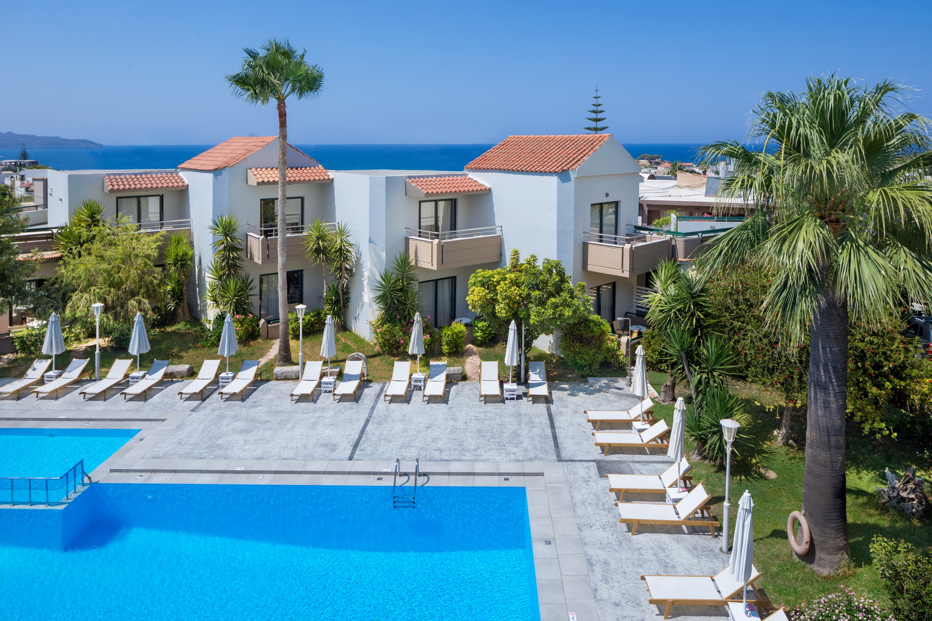 Pool and gardens – Nireas Hotel