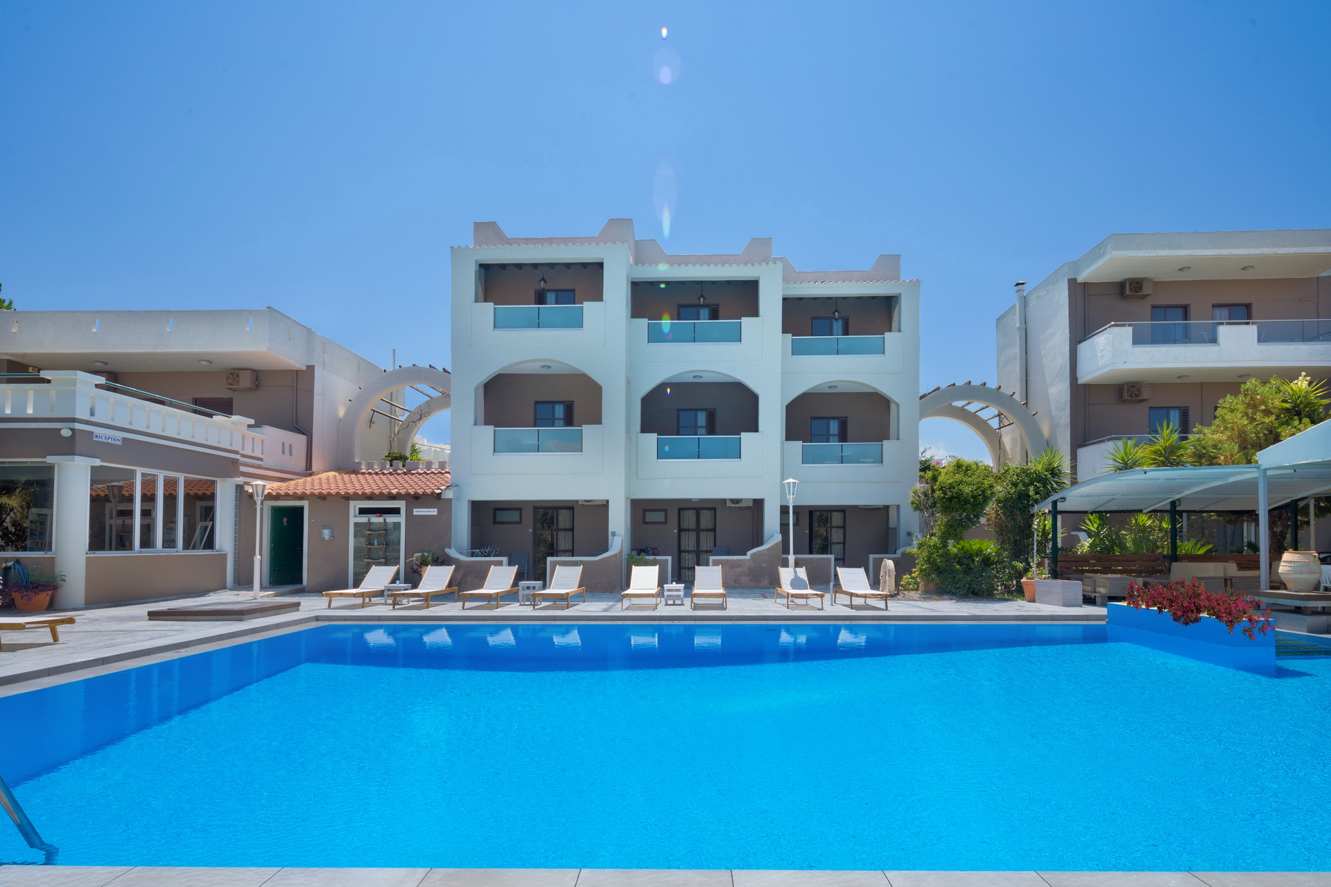 Pool and gardens – Nireas Hotel