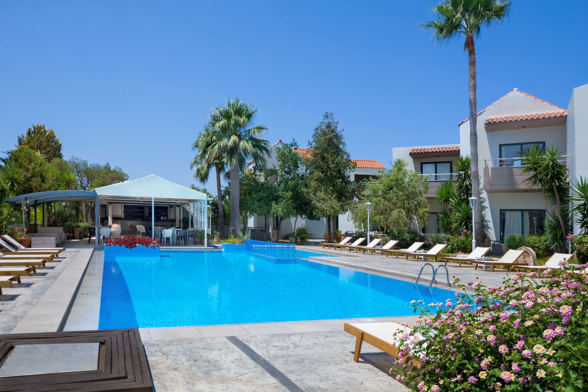 Pool and gardens – Nireas Hotel
