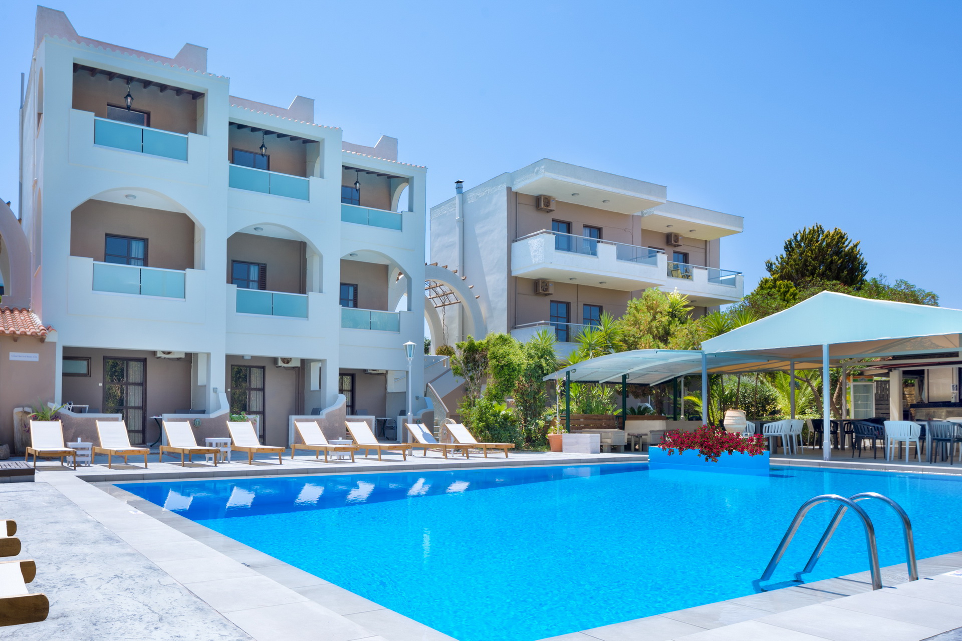 Pool and gardens – Nireas Hotel